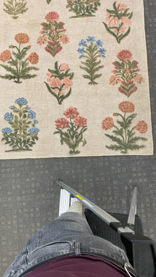 BLOCK FLORAL THRESHOLD RUG.