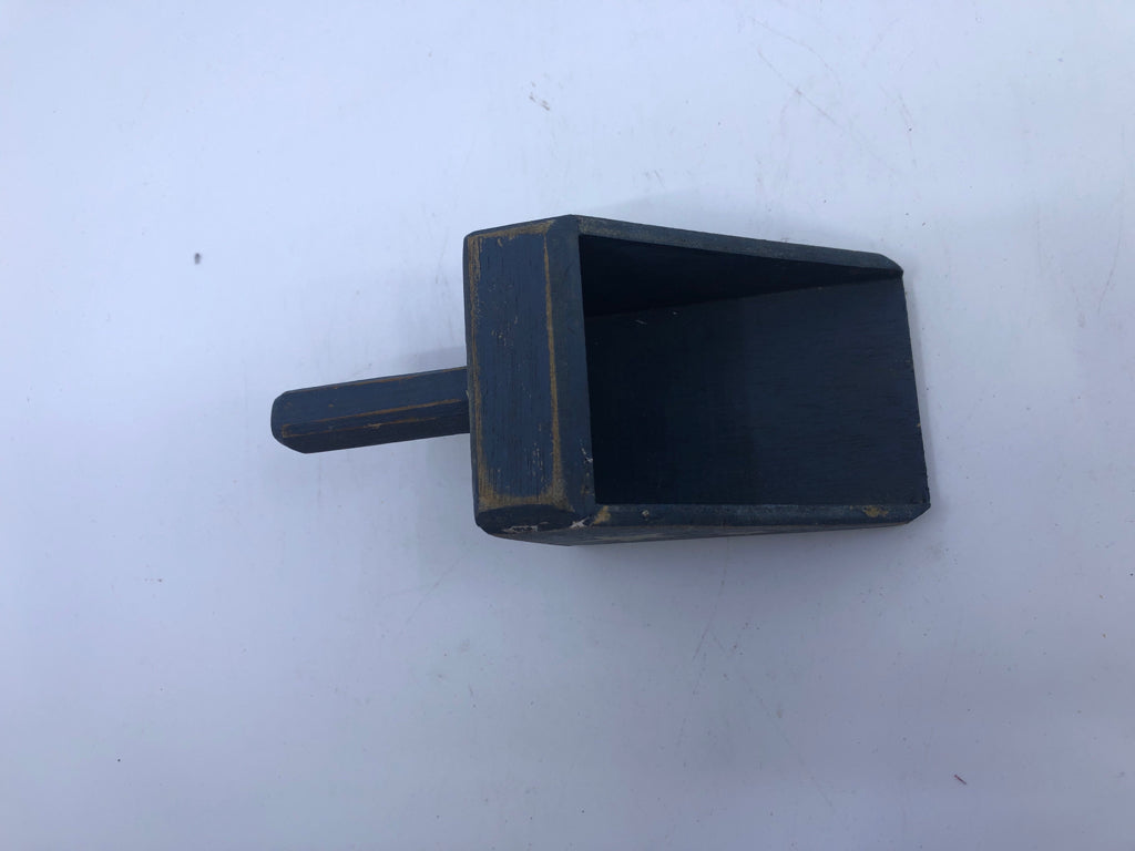 PRIMITIVE BLUE DECORATIVE SCOOP.