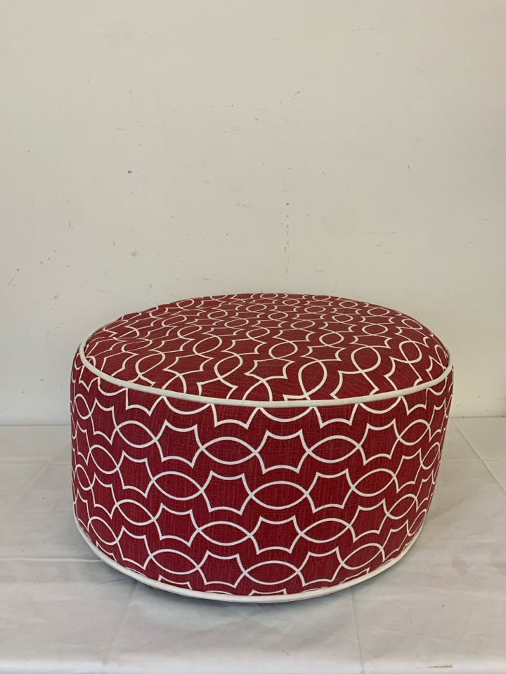 HOT PINK CIRCLE FLOOR PILLOW W/ WHITE PATTERN.