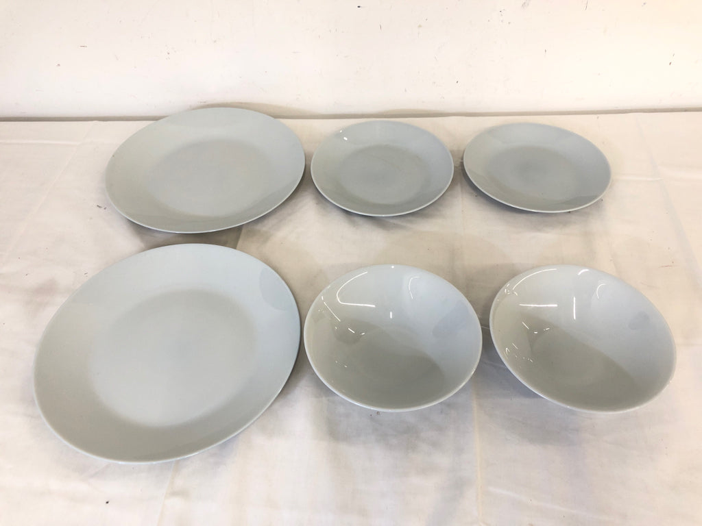 6PC SERV FOR 2 GREY DINNER SET - 2 BOWLS, 2 DINNER PLATES, 2 LUNCH PLATES.