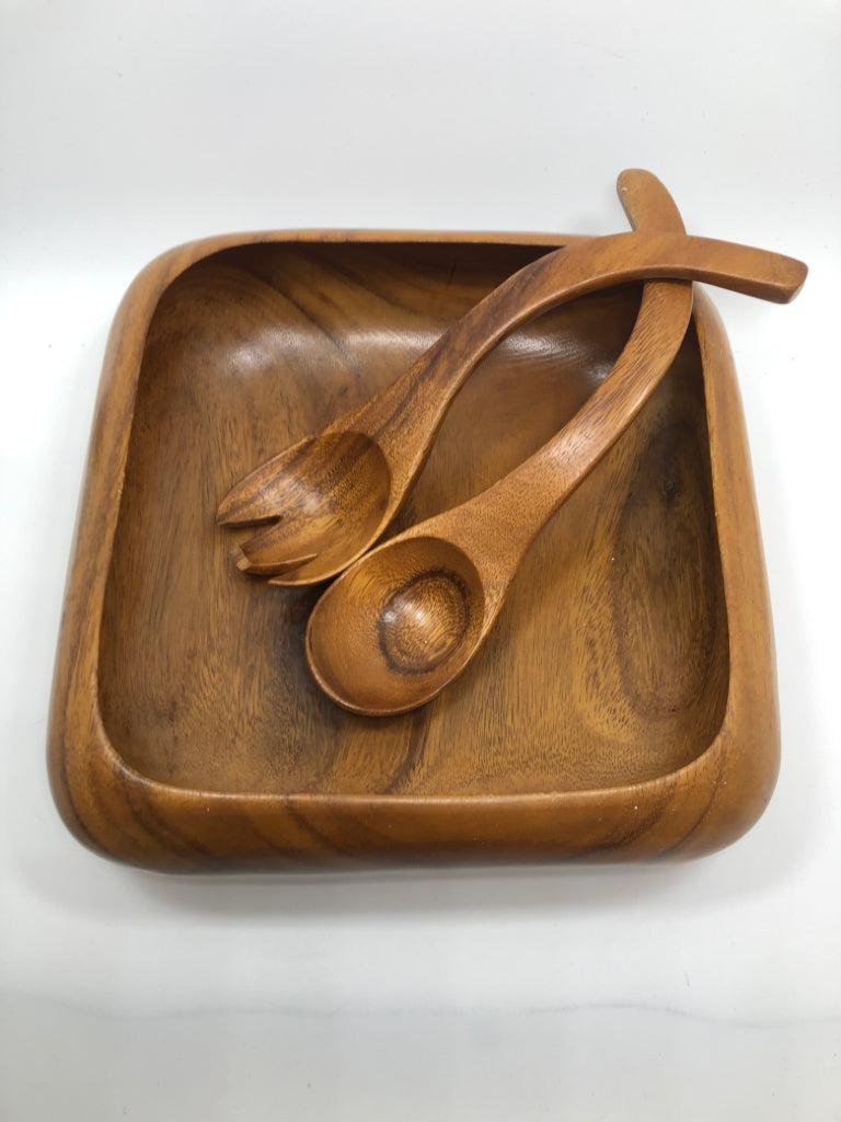 3PC VTG MONKEY POD WOOD SQUARE SALAD BOWL W/SERVING SPOONS.