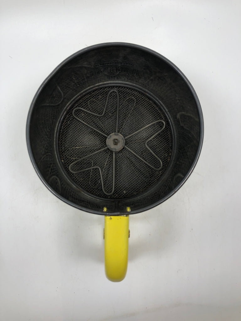 VTG YELLOW ANDROCK HAND-I-SIFF SIFTER.