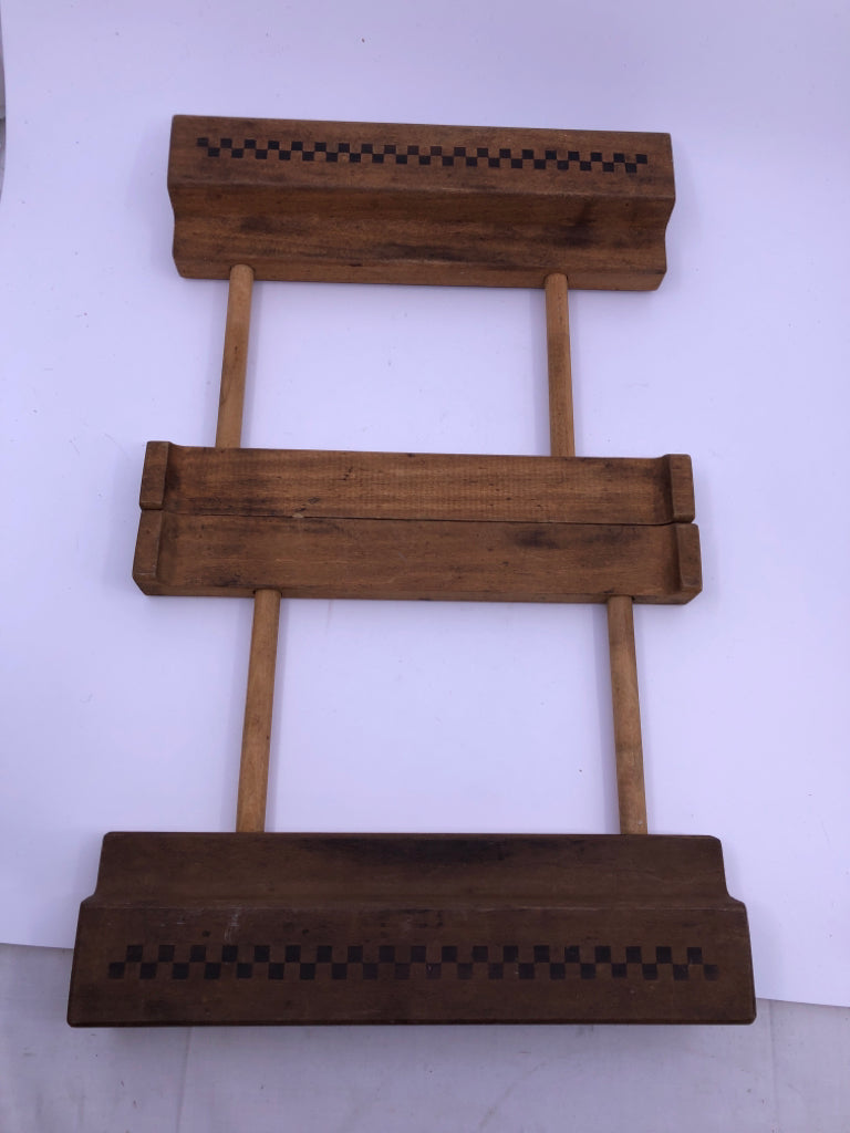 VTG PAMPERED CHEF EXPANDABLE TRIVET.