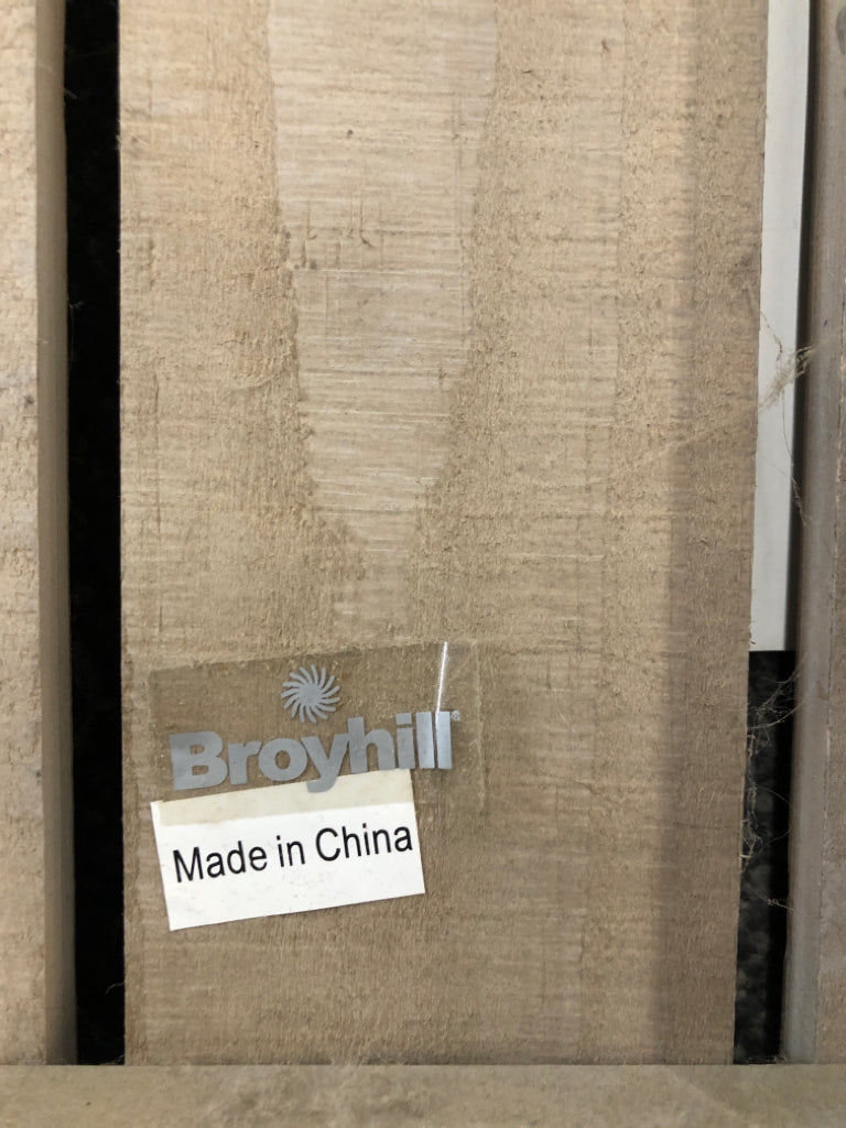 GRAY WOOD PHOTO HOLDER.