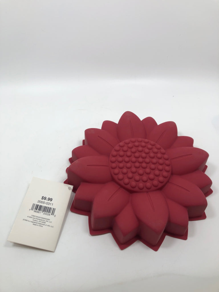NWT RED SILICONE SUNFLOWER CAKE MOLD.