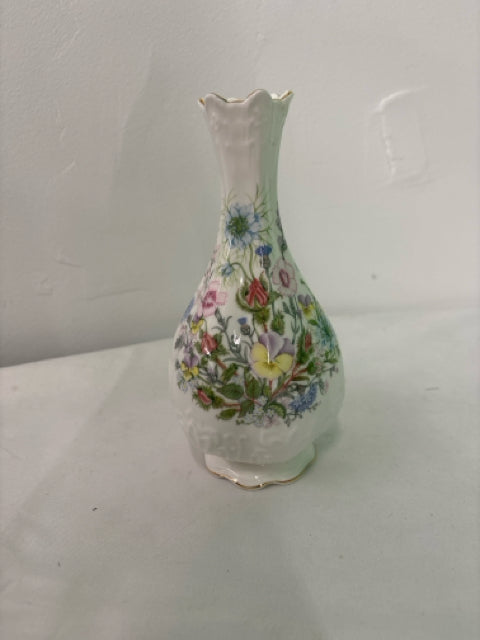 WILD TUDOR FLOWERS BUD VASE.