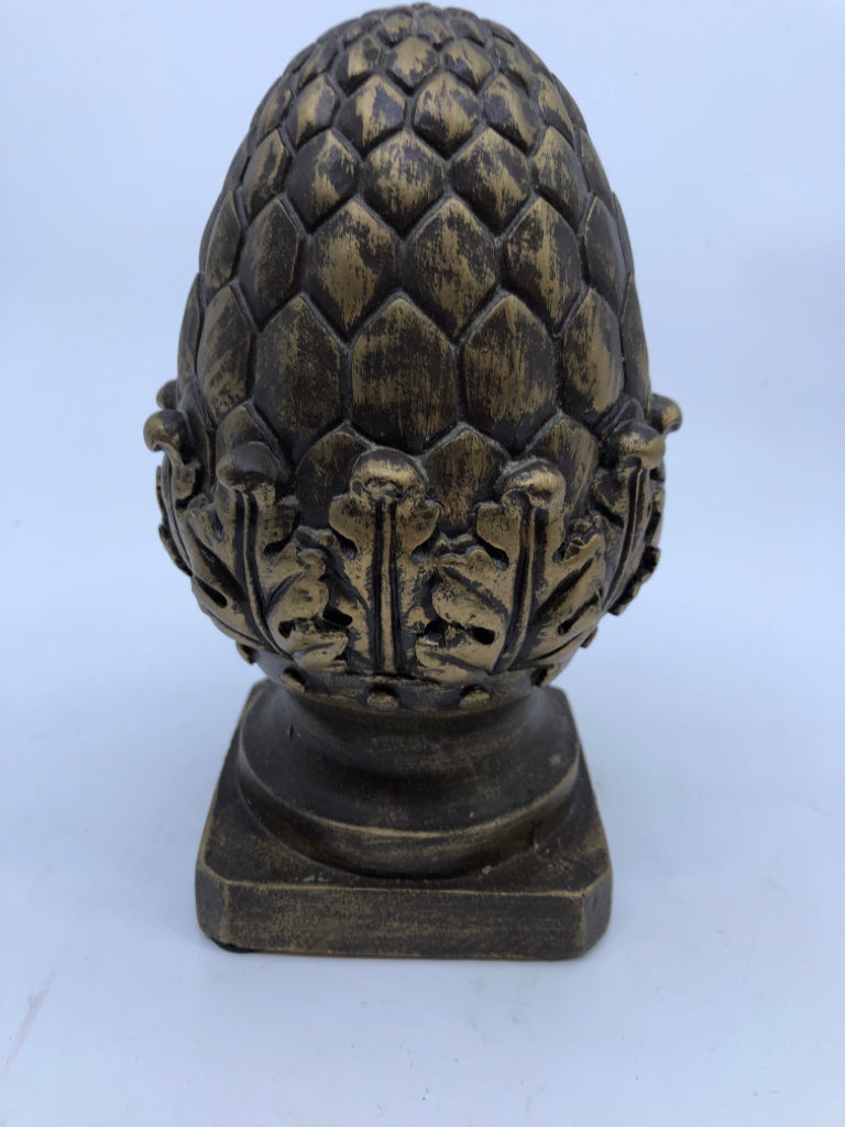 GOLD DISTRESSED PINECONE DECOR.