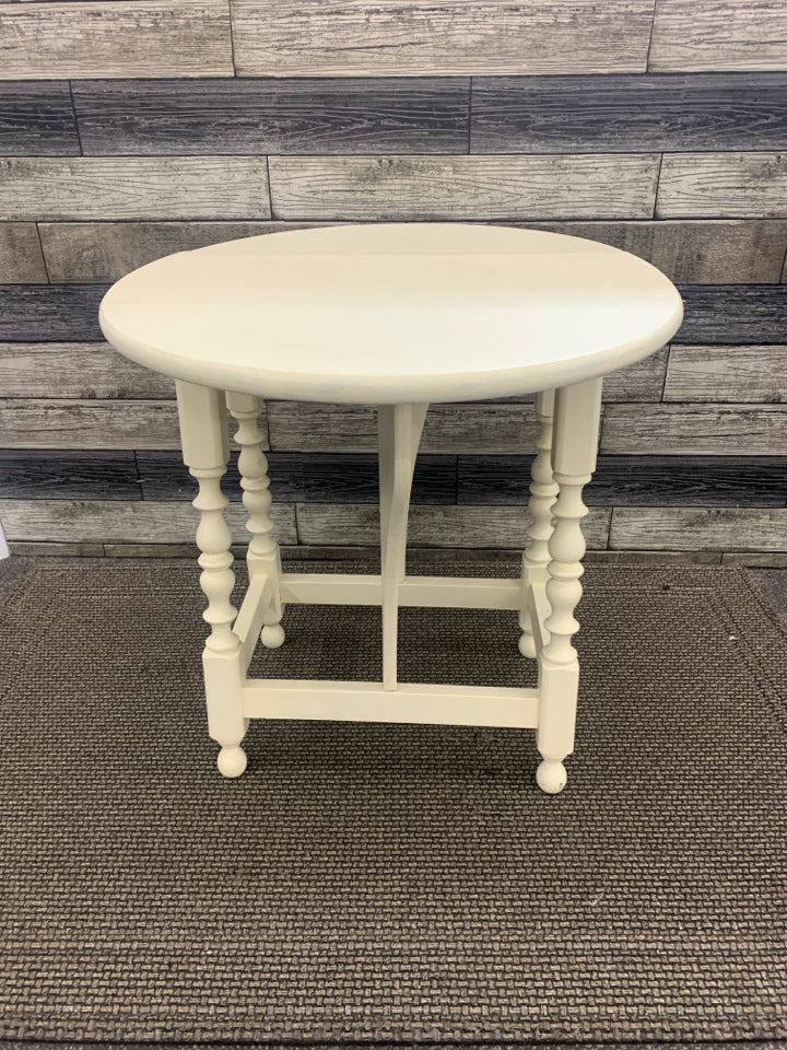 CREAM PAINTED END TABLE W/FLIP-UP SIDES.
