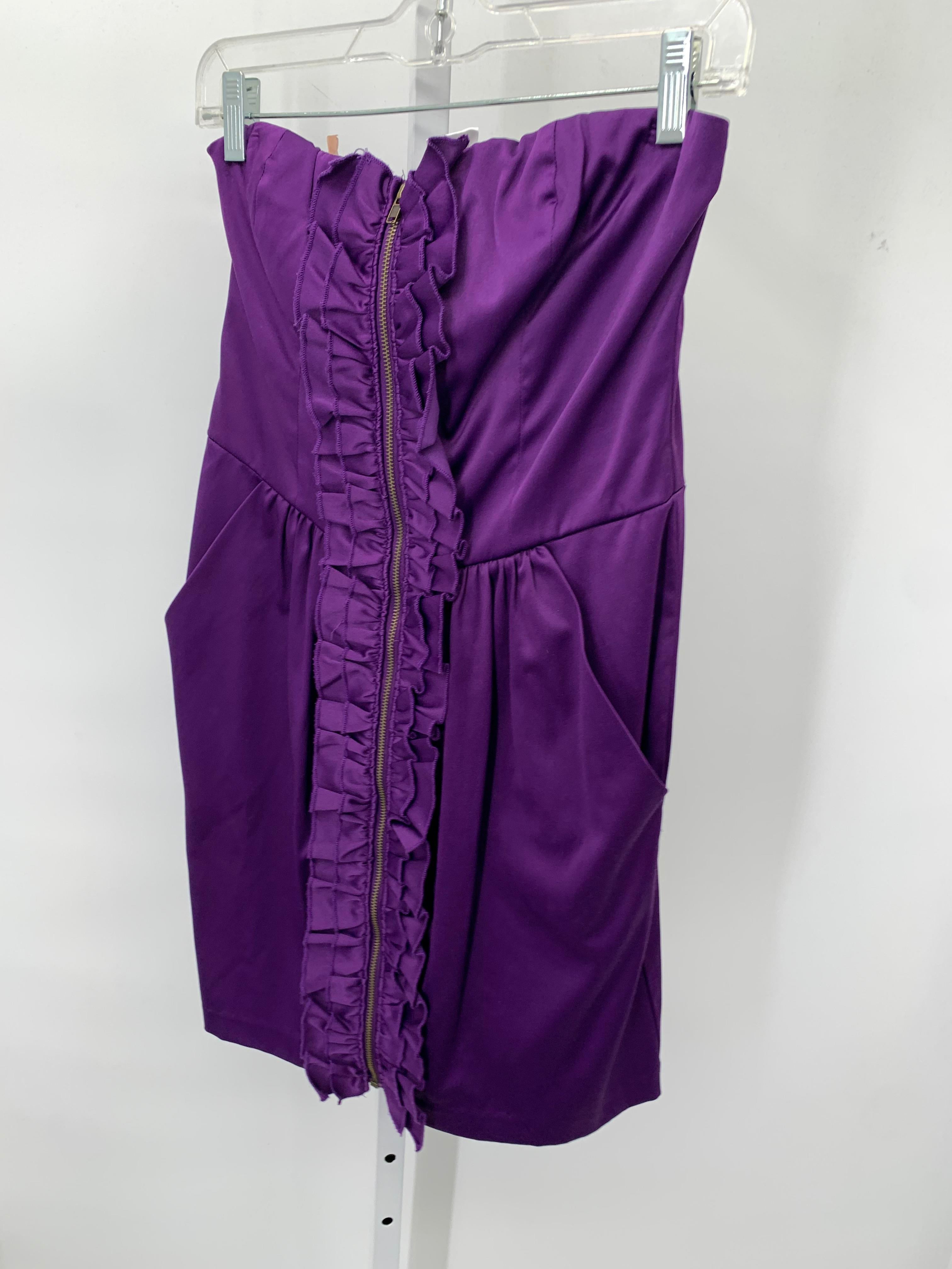 Size 7 Juniors Sleeveless Dress