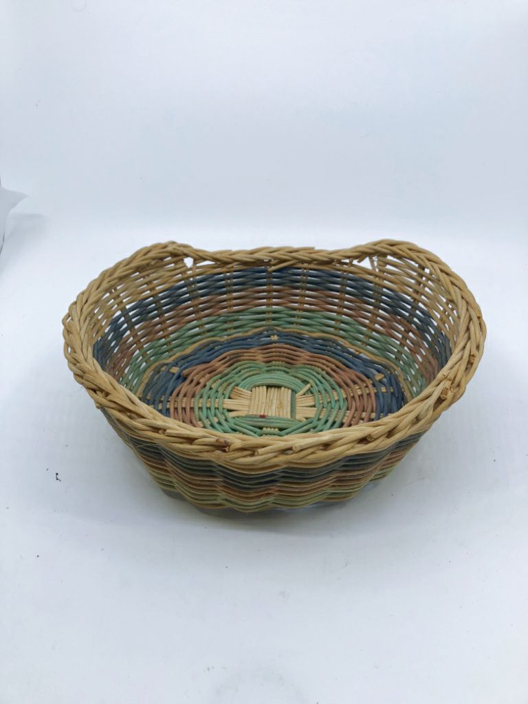 ROUND MULTI COLORED BASKET.