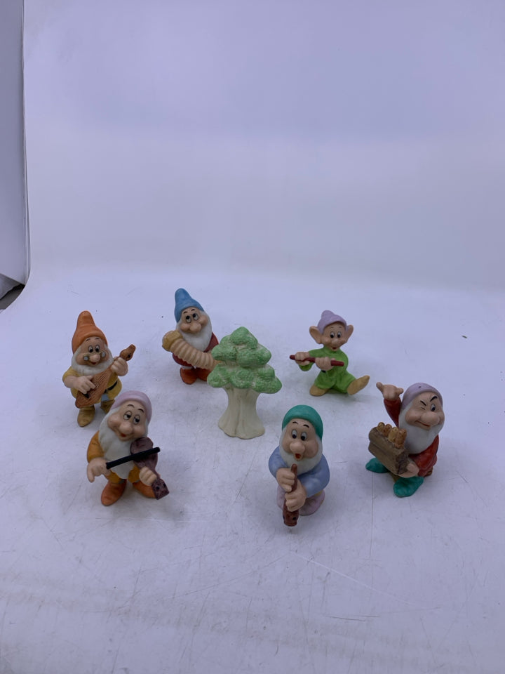 6 OUT OF 7 DWARFS SNOW WHITE CERAMIC FIGURES IN BAG.