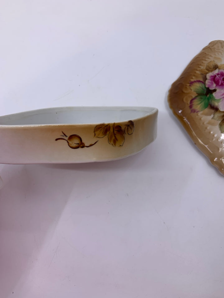 VTG DIAMOND SHAPE LIGHT BROWN W/ PINK ROSES IN CENTER.