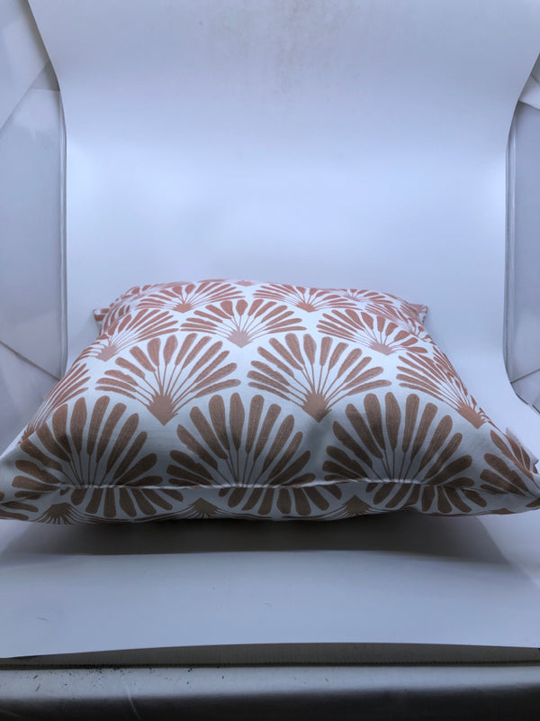 PEACH AND WHITE FAN PATTERN OUTDOOR PILLOW.