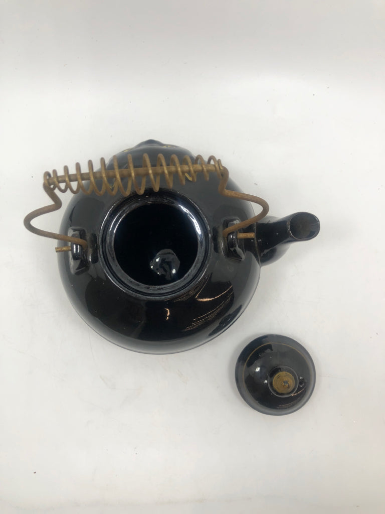 VTG BLACK CAT REDWARE TEAPOT W/RED BOW METAL HANDLE.
