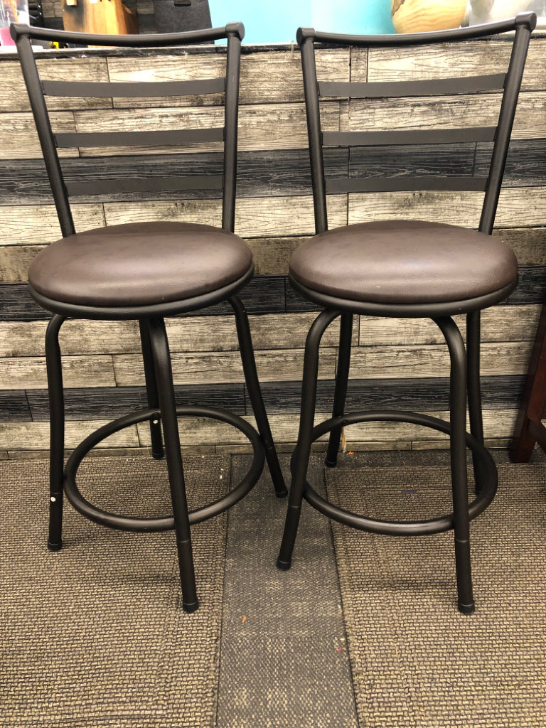 2 METAL BACK SWIVEL BAR STOOLS.