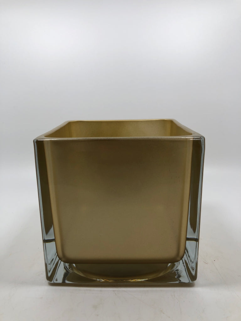 DOUBLE LAYERED GOLD GLASS VASE.