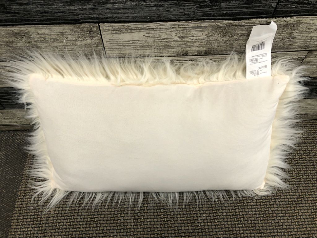 RECTANGLE WHITE FRINGE PILLOW.
