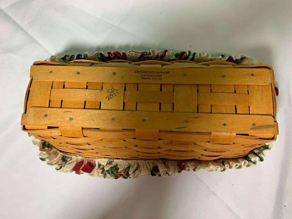 2001 RECTANGLE BASKET W FRUIT LINER.