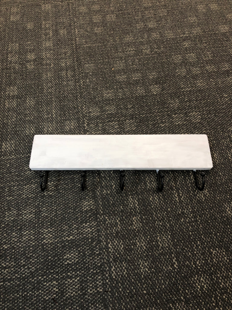 WHITE WOOD W/5 BLACK HOOKS COAT HOOK.