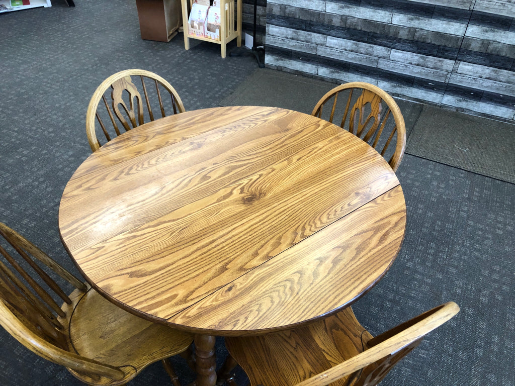 ROUND WOOD DROP SIDE DINING TABLE W/4 CHAIRS.