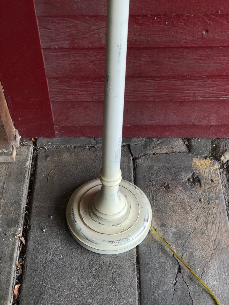 CREAM DISTRESSED LAMP W WHITE SHADE.