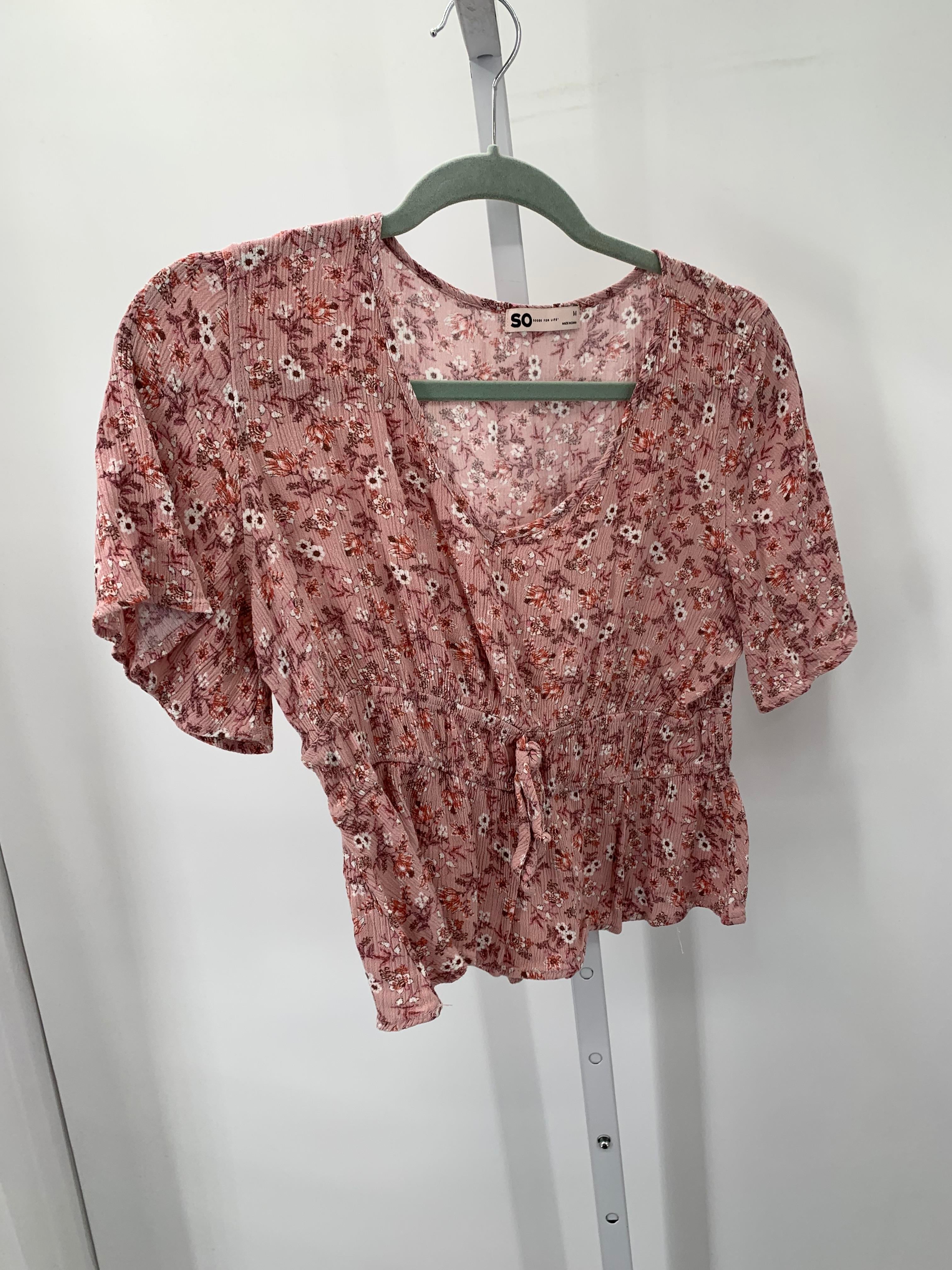 SO Size Medium Juniors Short Sleeve Shirt
