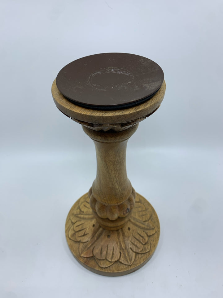 WOOD CARVED PEDESTAL PILLAR CANDLE HOLDER.