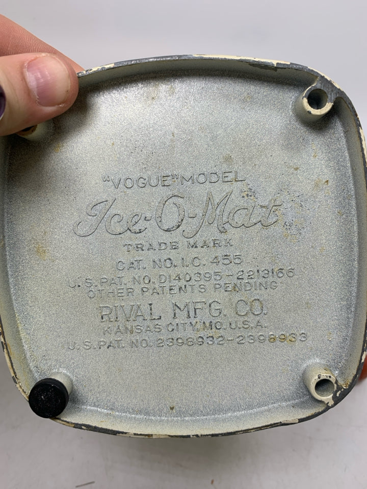 VTG ICE-O-MAT VOGUE MODEL MANUAL ICE CRUSHER.