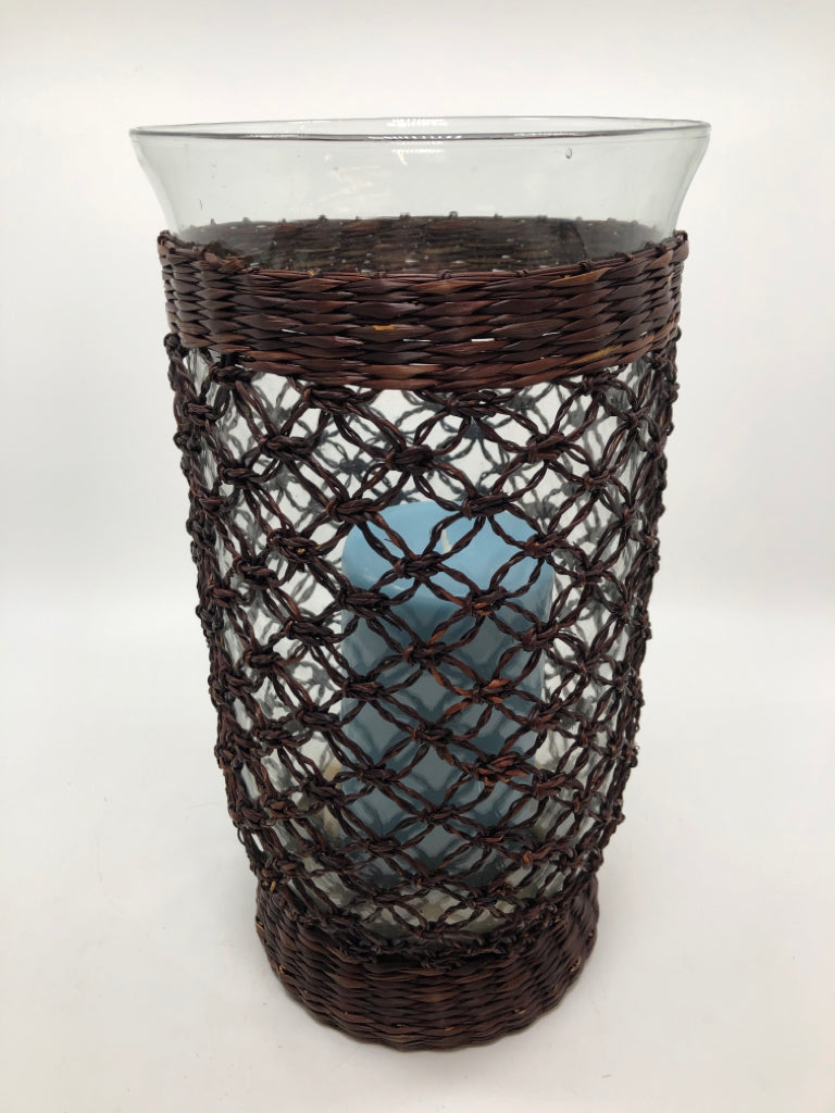 WICKER GLASS CANDLE LANTERN W/BLUE CANDLE.