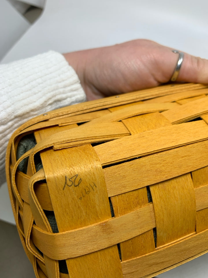 NEW CRACKER BASKET W/ LINER & PROTECTOR 2002.