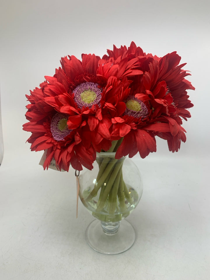 FOOTED GLASS VASE W/ FAUX RED DAISIES.