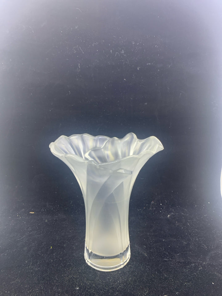 FROSTED GLASS FLORAL FLARED EDGE VASE.