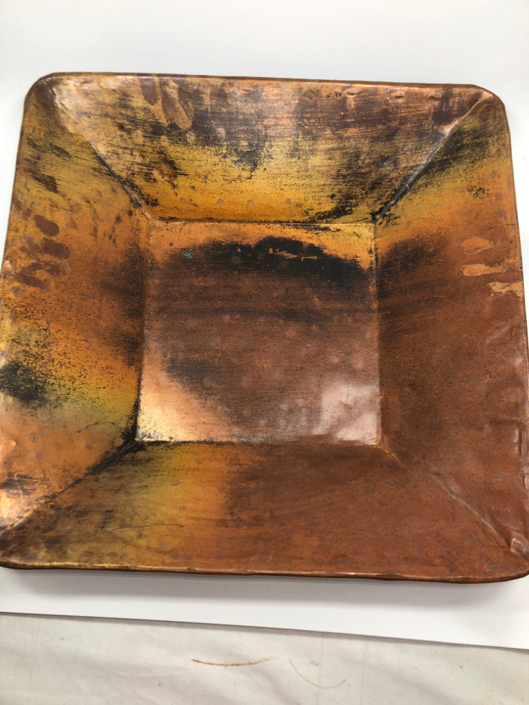 DISTRESSED ORANGE & BROWN HAMMERED METAL CENTERPIECE BOWL.