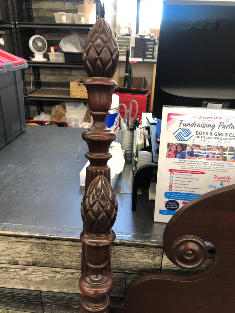 MAHOGANY FOUR POSTER FULL BED FRAME W/PINEAPPLE FINIALS.