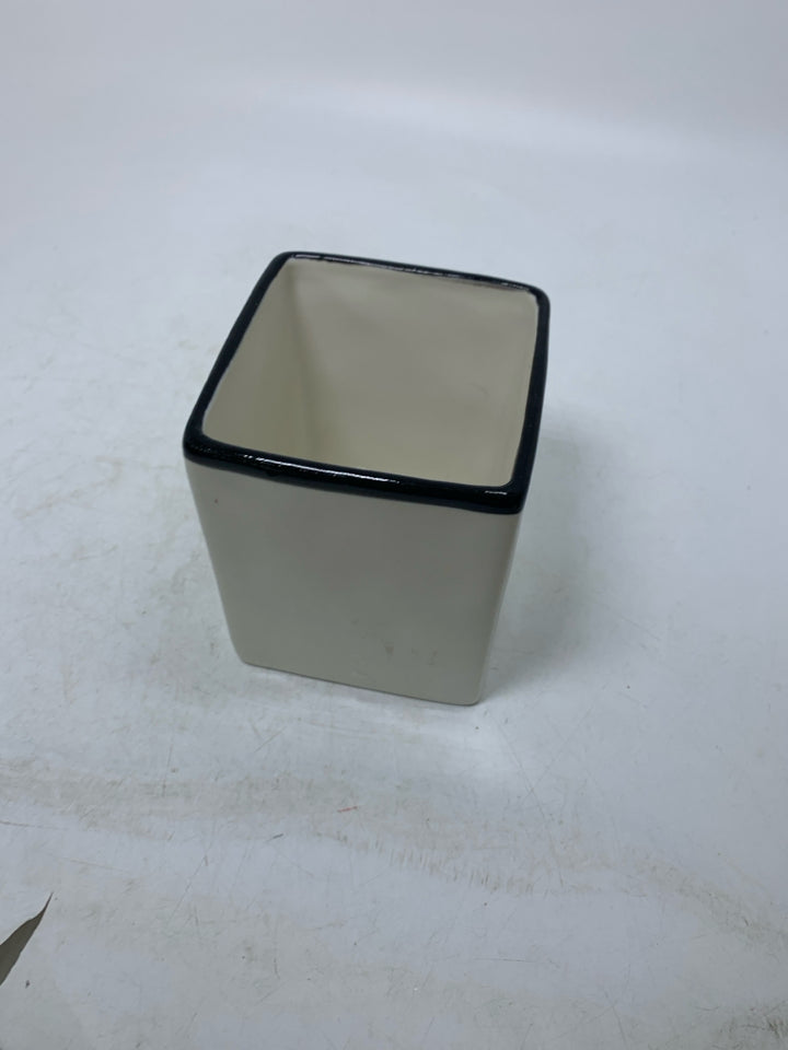 WRITE SQUARE PENCIL CUP.