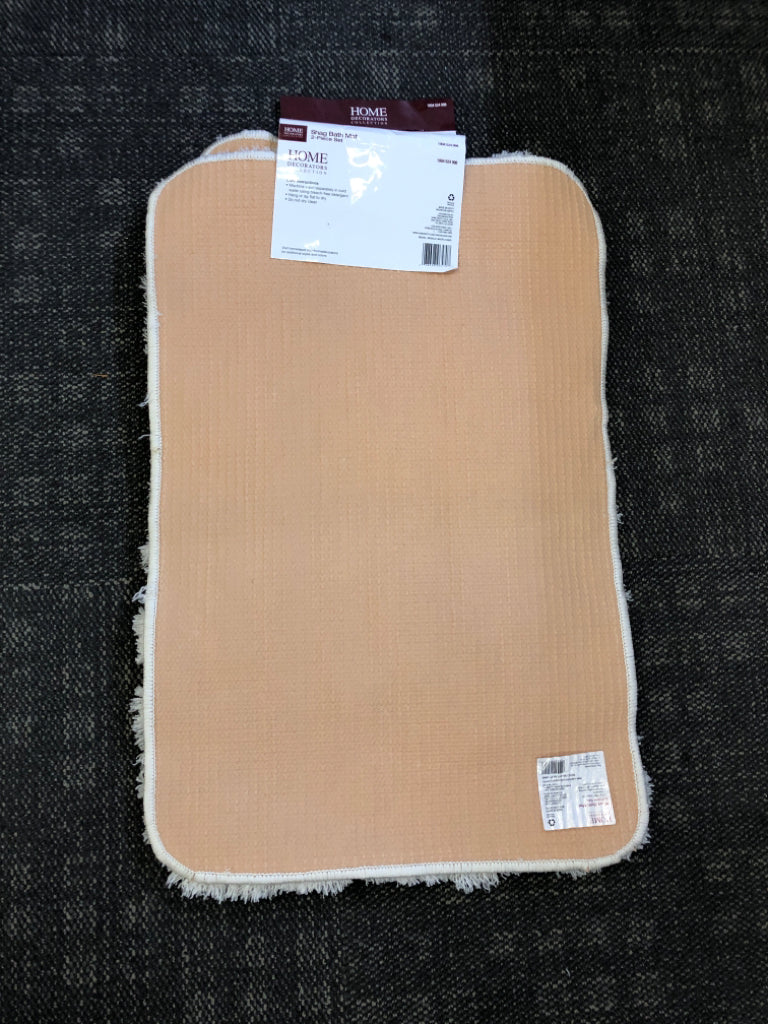 NIP 2PC SHAG BATH MAT SET.