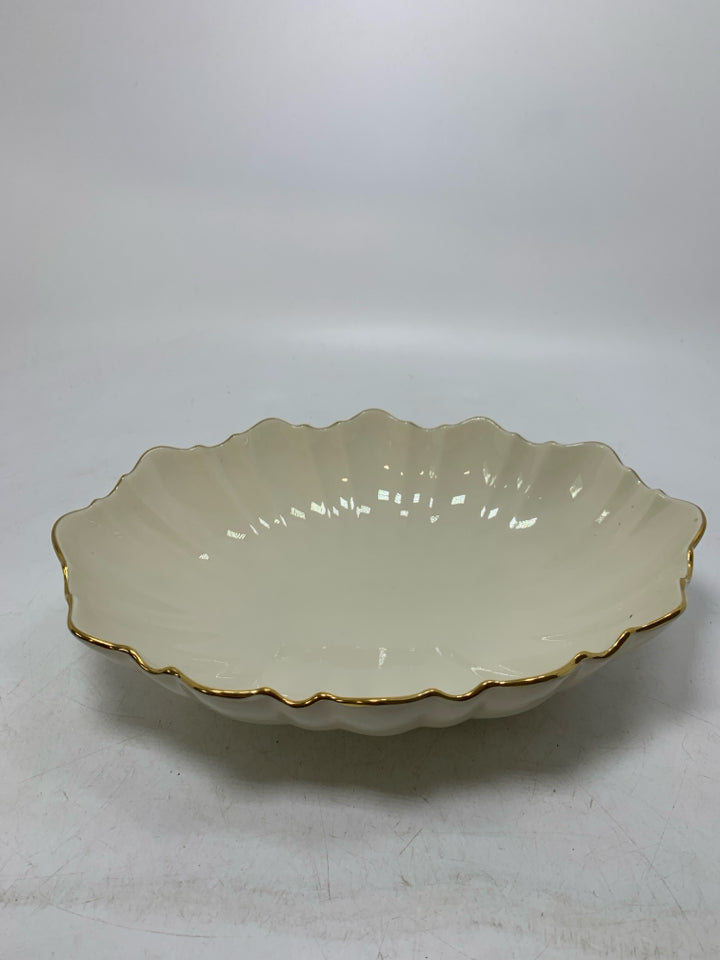 FOOTED OVAL CENTERPIECE BOWL W/ UNEVEN EDGES.