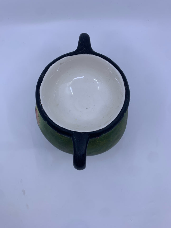 BEAN POT MELTING WAX WARMER.