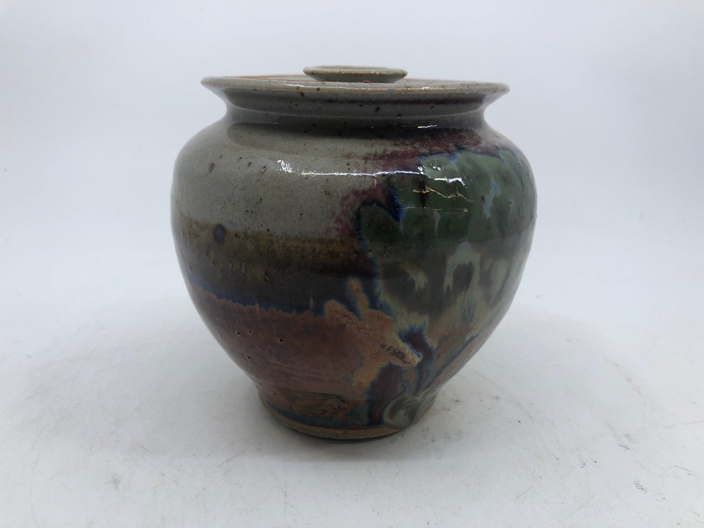 GREY SPECKLED POTTERY CANISTER W/ MULTI-COLORED DESIGN.