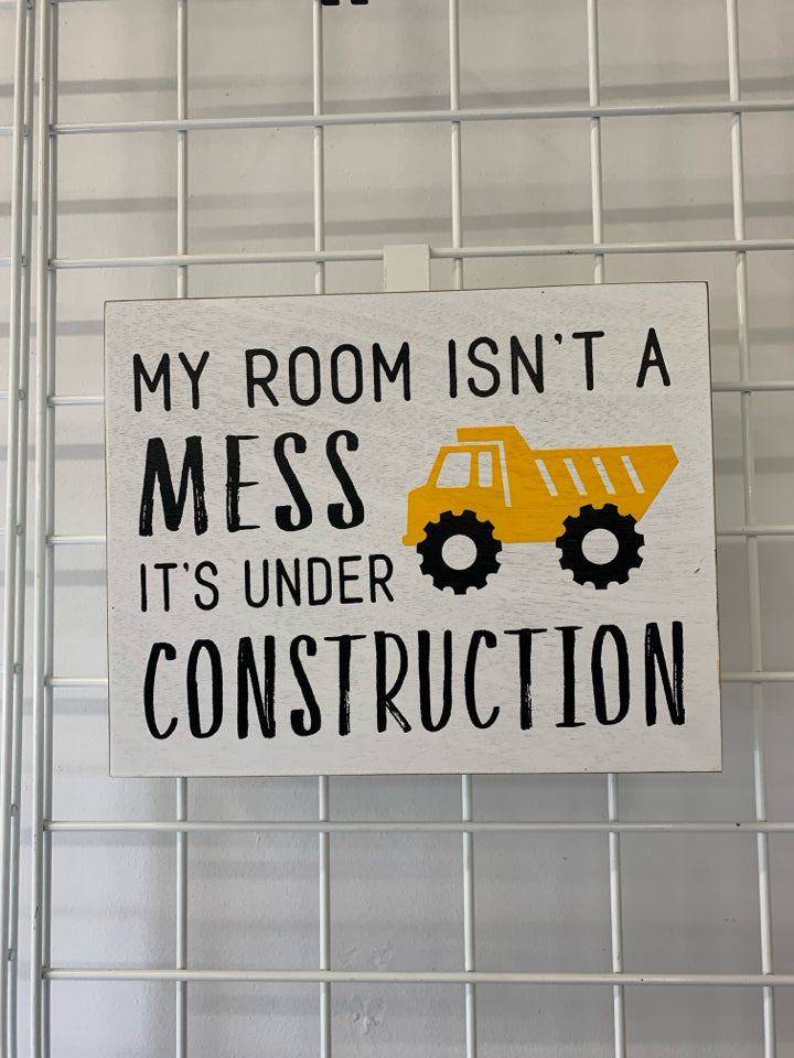 MY ROOM ISN'T A MESS- WALL HANGING.