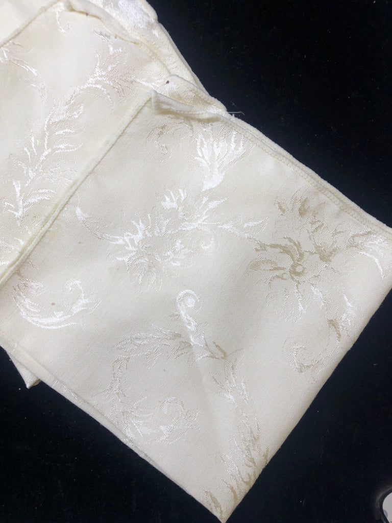 4 CREAM W SCROLL/FEATHER DAMASK NAPKINS.