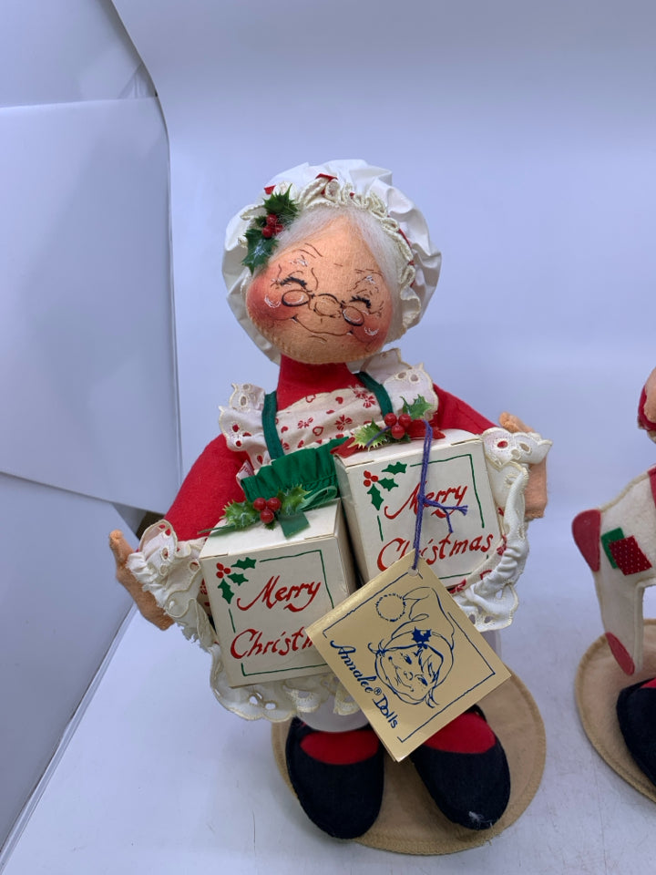 2PC SANTA & MRS CLAUS LARGE STANDING- 1977.