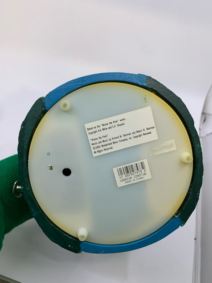 WINNIE POOH AND FRIENDS LARGE SNOW GLOBE MUSIC WORKING .