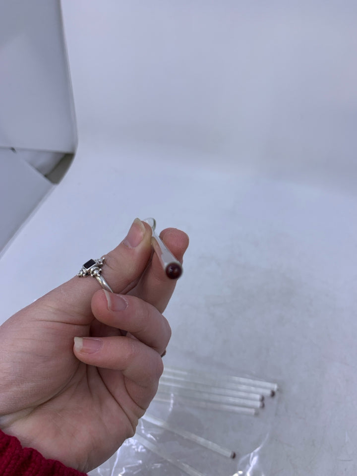 8 CLEAR GLASS DRINK STRRING SPOONS IN BAG.