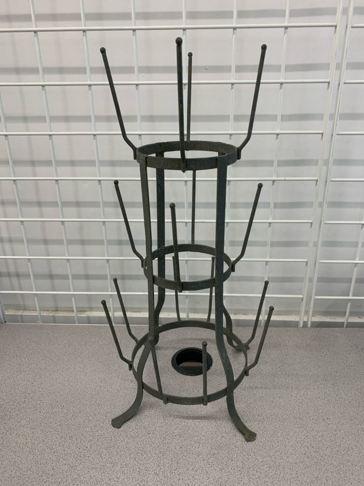 VTG-STYLE METAL MUG TREE.