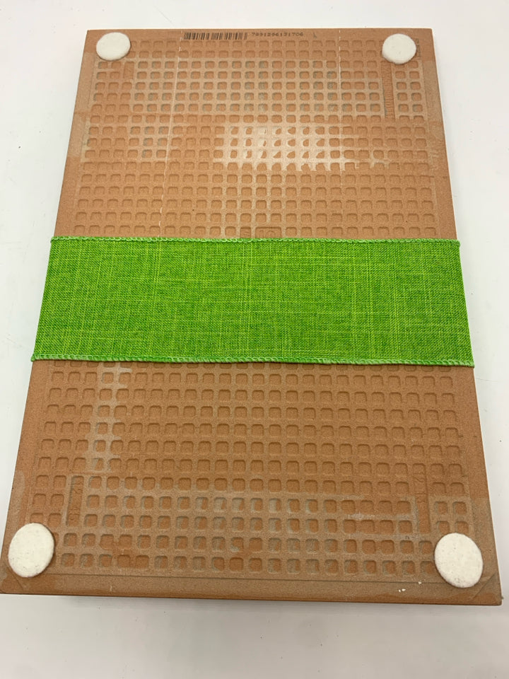 PINEAPPLE TILE CHEESE BOARD W/SPREADER.
