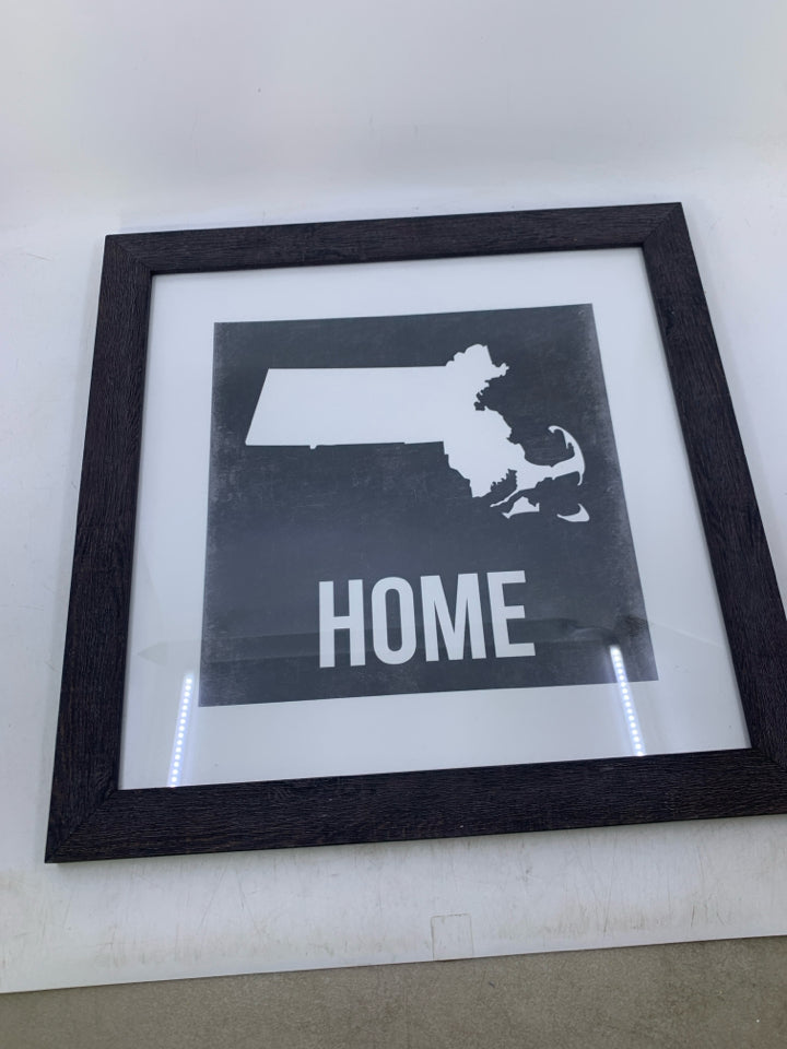 MASS OUTLINE "HOME" BLACK WHITE.