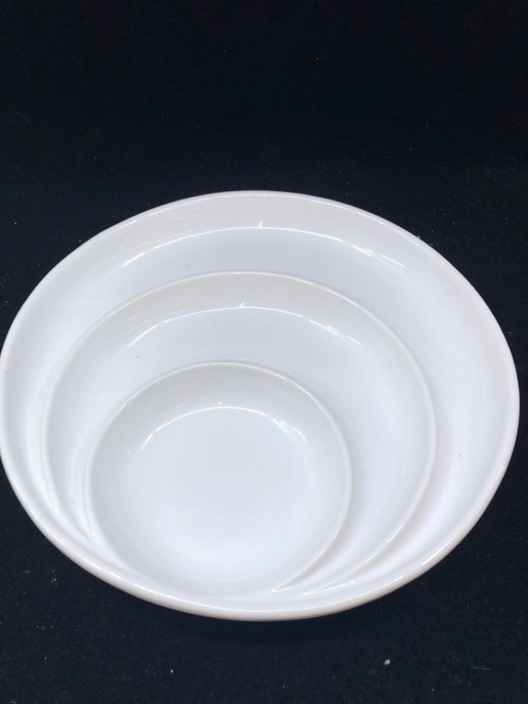 DIVIDED CIRCULAR SERVING DISH.