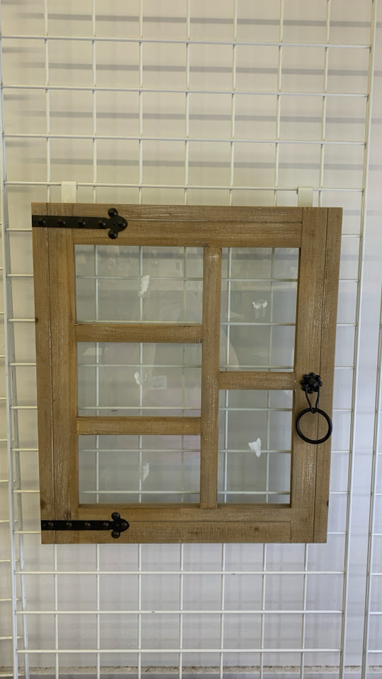 FAUX DOOR WHITE WASHED PHOTO FRAME WALL HANGING.