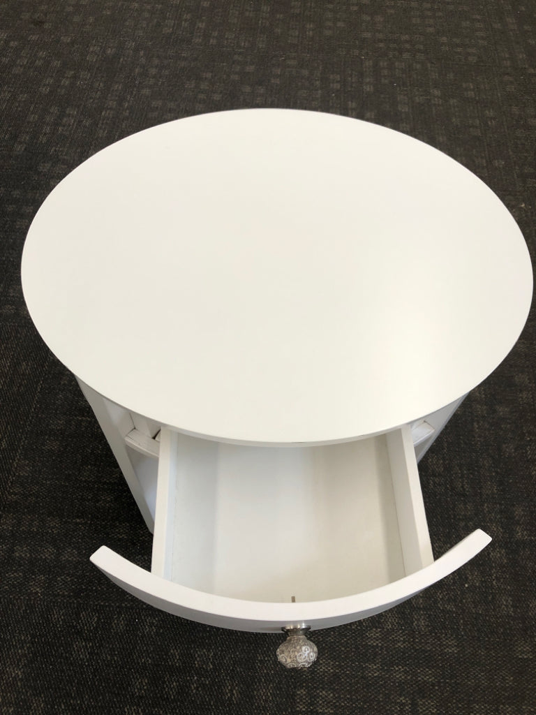 OVAL WHITE NIGHTSTAND W/DECORATIVE KNOB.